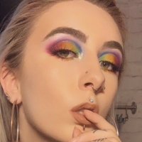 Modelmissbee Meztelen