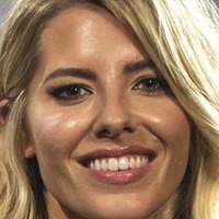 Mollie King Meztelen