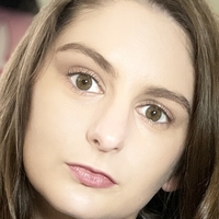 Molly Meztelen