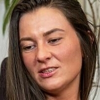 Mona B. Meztelen