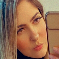 Nahzinhaa Meztelen