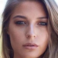 Naomi Holt Meztelen