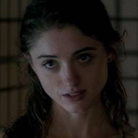 Natalia Dyer Meztelen