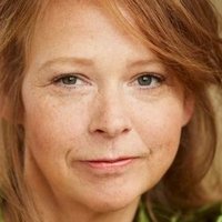 Nele Hollinderbäumer Meztelen