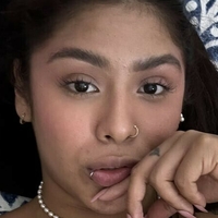 Nextdoor_Queen Meztelen