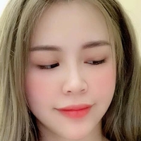 Nguyen Ha Linh Meztelen