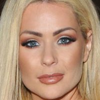 Nicola McLean Meztelen