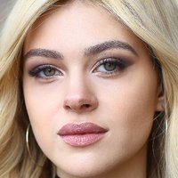 Nicola Peltz Meztelen