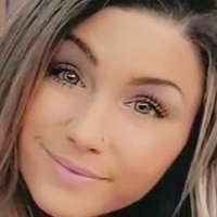 Nicole Meztelen