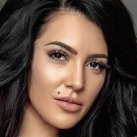 Nikki Waka Meztelen