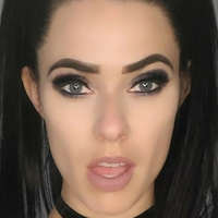 Nikkiravn Meztelen