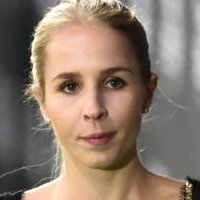 Nina Neuer Meztelen