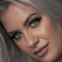 Nina Phoenix Meztelen
