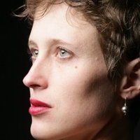 Nina von Rönne Meztelen