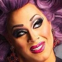 Nina West Meztelen
