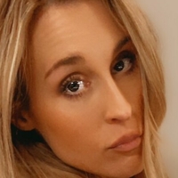Nurse Allie Meztelen