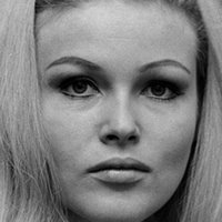 Olga Schoberová Meztelen