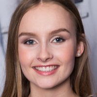 Olivia DeJonge Meztelen