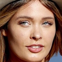 Olivia June Meztelen