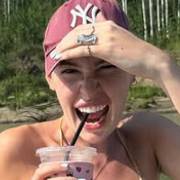 oliviarcox Meztelen