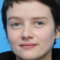 Pauline Etienne Meztelen