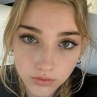 Phoebe_Owns_U Meztelen