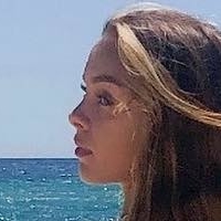 Piper Konias Meztelen