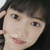 Qi3QAQ Meztelen