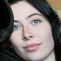 Queen G Meztelen