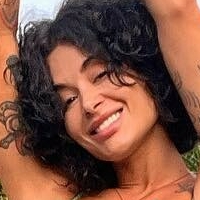 Rainhas De Bateria Meztelen