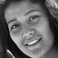 Ratna Assan Meztelen