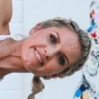 Rebecca Louise Meztelen