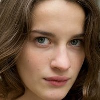Rebecca Marder Meztelen