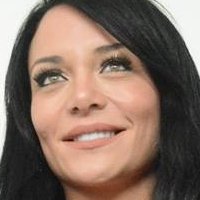 Renata Schmidt Meztelen