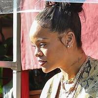 Rihanna Meztelen
