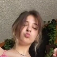 Riley F Meztelen