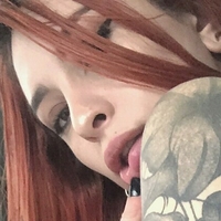 Riley Red Meztelen
