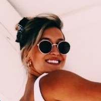Riley White Meztelen