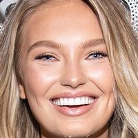 Romee Strijd Meztelen