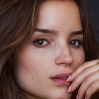 Roos van Montfort Meztelen