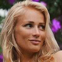 Rosie Van Meztelen