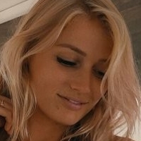 RosieVan Meztelen