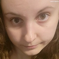 roxinova Meztelen