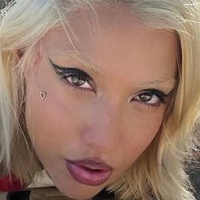 Ruby Love Meztelen