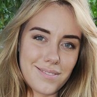 Ryana Meztelen