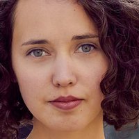 Sarah Born Meztelen