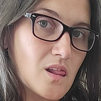 sbeth Meztelen