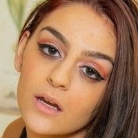 Shelby Mayne Meztelen