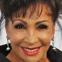 Shirley Bassey Meztelen