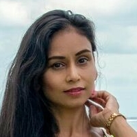 Shivani Meztelen